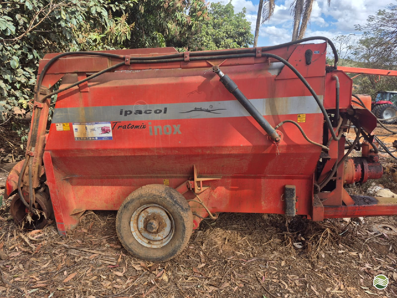 IMPLEMENTOS AGRICOLAS VAGAO FORRAGEIRO VAGÃO MISTURADOR Machine Tratores LAVRAS MINAS GERAIS MG